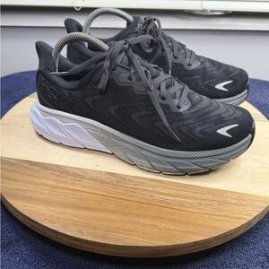 Hoka Arahi 6 (Women’s 8.5)